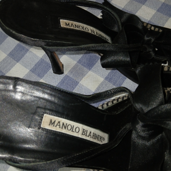 Authentic MANOLO BLAHNIK Black Satin Mules w/Bow Vamp Size 37 - Picture 8 of 11